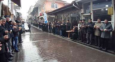 7 asırlık geleneği yağmurlu havaya rağmen sürdürdüler