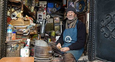 85 yaşındaki usta, 65 yıldır işini aşkla yapıyor