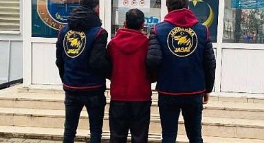 9 yıl hapis cezası ile aranan firari hükümlü saklandığı evde yakalandı