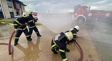 Acil durum ekiplerine büyükşehir itfaiyesinden eğitim