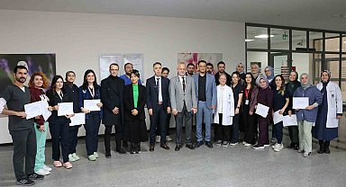 Acil servis hemşireleri sertifikalarını aldı
