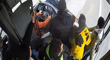 Acılarını içine gömüp yardıma koştular