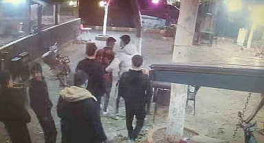 Adana'da 17 yaşındaki genç katil olurken, 19 yaşındaki genç toprağa verildi