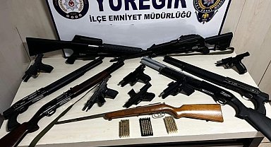 Adana'da polis ekipleri asayiş uygulamalarında 13 ruhsatsız silah ele geçirdi