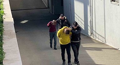 Adana'da uyuşturucu sattığı öne sürülen 2 kişiden biri tutuklandı
