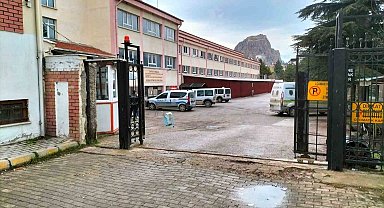 Afyonkarahisar'da lise öğrencisi öğretmenini bıçakladı