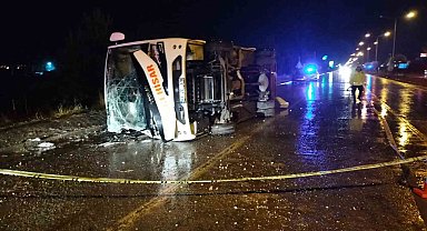 Afyonkarahisar'da midibüs devrildi: 24 kişi yaralandı
