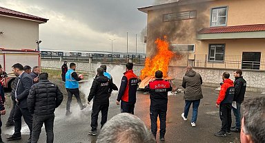 Ağrı'da AFAD liderliğinde deprem tahliye ve yangın tatbikatları başarıyla gerçekleştirildi