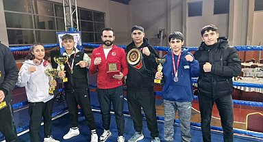 Ağrılı sporcular Muay Thai'de başarıya doymadı