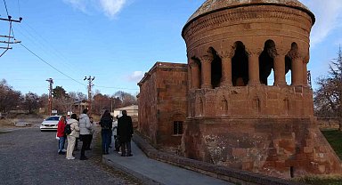 Ahlat Selçuklu Mezarlığına ziyaretçi akını