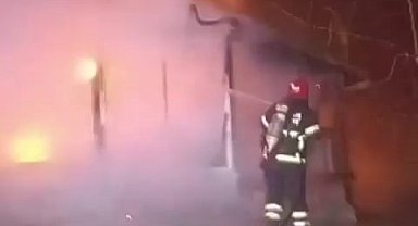 Ahşap ev alev alev yandı