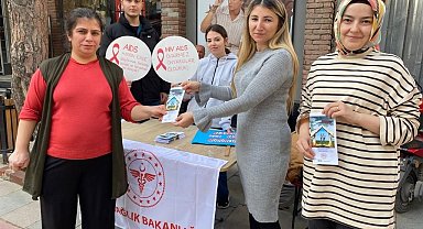 AIDS'e dikkat çekmek için stant açıtılar