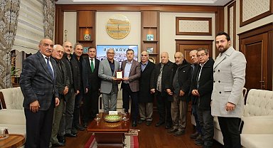 Ailesi adına 2 bin fidan diken vatandaşa teşekkür plaketi verildi