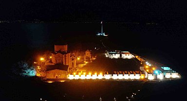 Akdamar Adası yeni görünümüyle göz kamaştırıyor