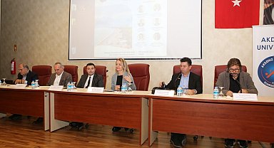 Akdeniz Üniversitesi'nde Şehir ve Turizm Paneli düzenlendi