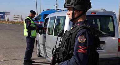 Aksaray jandarmadan uzun namlulu silahlarla denetim