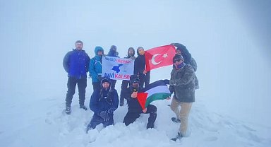 Aktivistler kar ve tipiye rağmen Esruk Dağı'na tırmandı