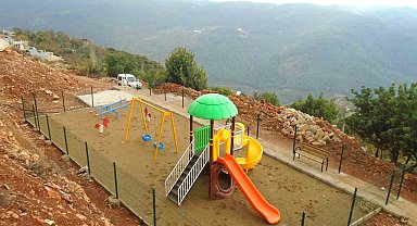 Alanya Belediyesi'nden 4 mahalleye daha yeni çocuk parkı