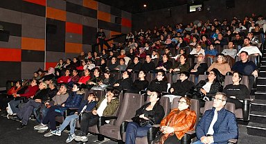 Alaşehir'de 'Atatürk' filmine büyük ilgi