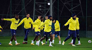 Ali Koç, antrenman öncesi takımla toplantı yaptı
