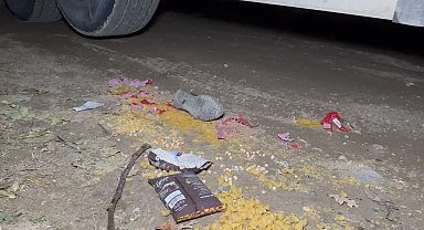 Alışverişten dönerken fenalaştı, tırın altında kalarak hayatını kaybetti