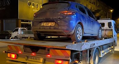 Alkollü sürücü polis ekiplerine saldırdı