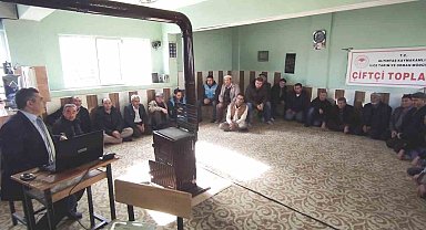 Altıntaş Akçaköy'de çiftçi eğitim ve istişare toplantısı