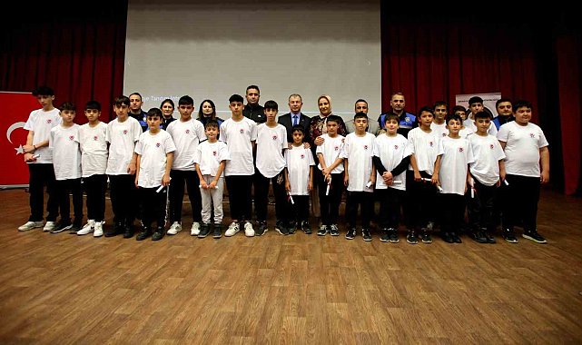 Amasya polisi 'Yalnız Değilsiniz Projesi' ile 7 binden fazla çocuk ve gence ulaştı
