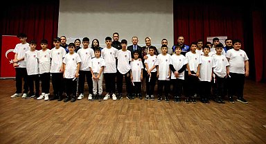 Amasya polisi 'Yalnız Değilsiniz Projesi' ile 7 binden fazla çocuk ve gence ulaştı