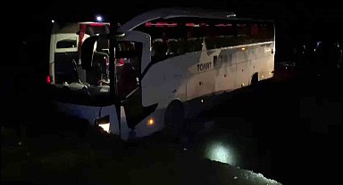 Amasya'da kontrolden çıkan yolcu otobüsü çukura düştü: 6 yaralı