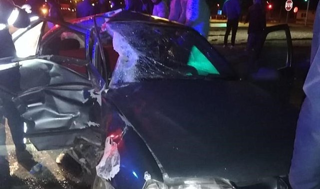 Ambulans ile otomobil çarpıştı: 2 yaralı