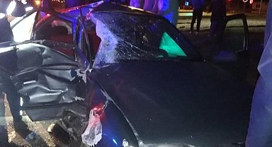 Ambulans ile otomobil çarpıştı: 2 yaralı