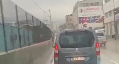 Ambulansa yol vermeyen trafik magandası kamerada