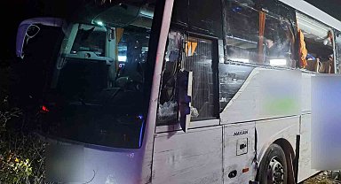 Anadolu Otoyolu'nda kamyon yolcu otobüsüne çarptı: 1'i ağır 5 yaralı