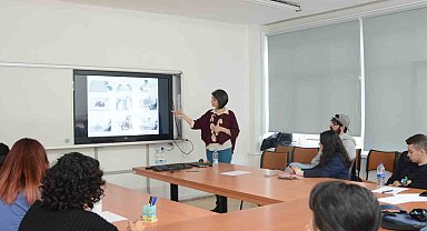 Anadolu Üniversitesi Güzel Sanatlar Eğitimi Bölümünden 'Kolografi Baskı Çalıştayı'
