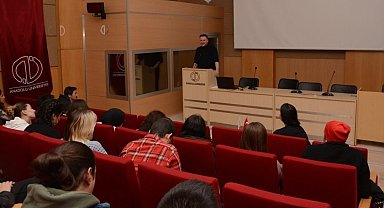 Anadolu Üniversitesi'nde "Celil Sadık ile Sanat Tarihi Söyleşisi" gerçekleştirildi