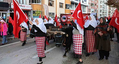 Anadolu'nun işgaline karşı tek yürek olan kadınların Milli Mücadele ruhu 104 yıl sonra yaşatıldı