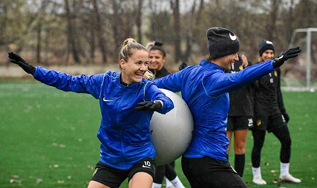 Ankara Büyükşehir Belediyesi FOMGET Spor Kulübü'nde futbolculardan taraftarlara çağrı