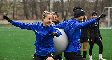 Ankara Büyükşehir Belediyesi FOMGET Spor Kulübü'nde futbolculardan taraftarlara çağrı