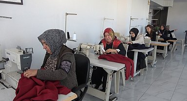 Anne sevgisiyle dikilen kıyafetler Gazze'deki çocukları ısıtacak