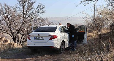 Annesinin aracıyla gittiği dağlık alanda kendini astı