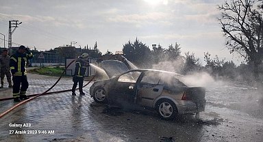 Antakya Karlısu Mahallesi'nde araç yangını kontrol altına alındı