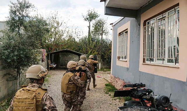 Antalya'da 250 polisin katıldığı operasyonda 2,5 kilo uyuşturucu ele geçirildi