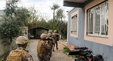 Antalya'da 250 polisin katıldığı operasyonda 2,5 kilo uyuşturucu ele geçirildi