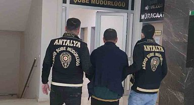 Antalya'da 53 yıl kesinleşmiş hapis cezası ile aranan firari yakalandı