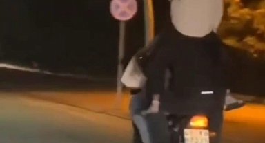 Antalya'da motosiklette tehlikeli yolculuk