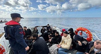 Antalya'da ülkeyi terk etmeye çalışan 22 düzensiz göçmen yakalandı