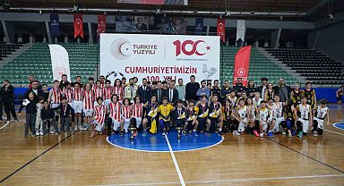 Antrenör hem sesini hem de maçı kaybetti