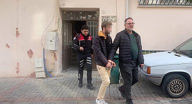 Aranan hırsız son işinde ev sahibine yakalandı