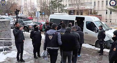 Aranan şahıslara yönelik eş zamanlı operasyon